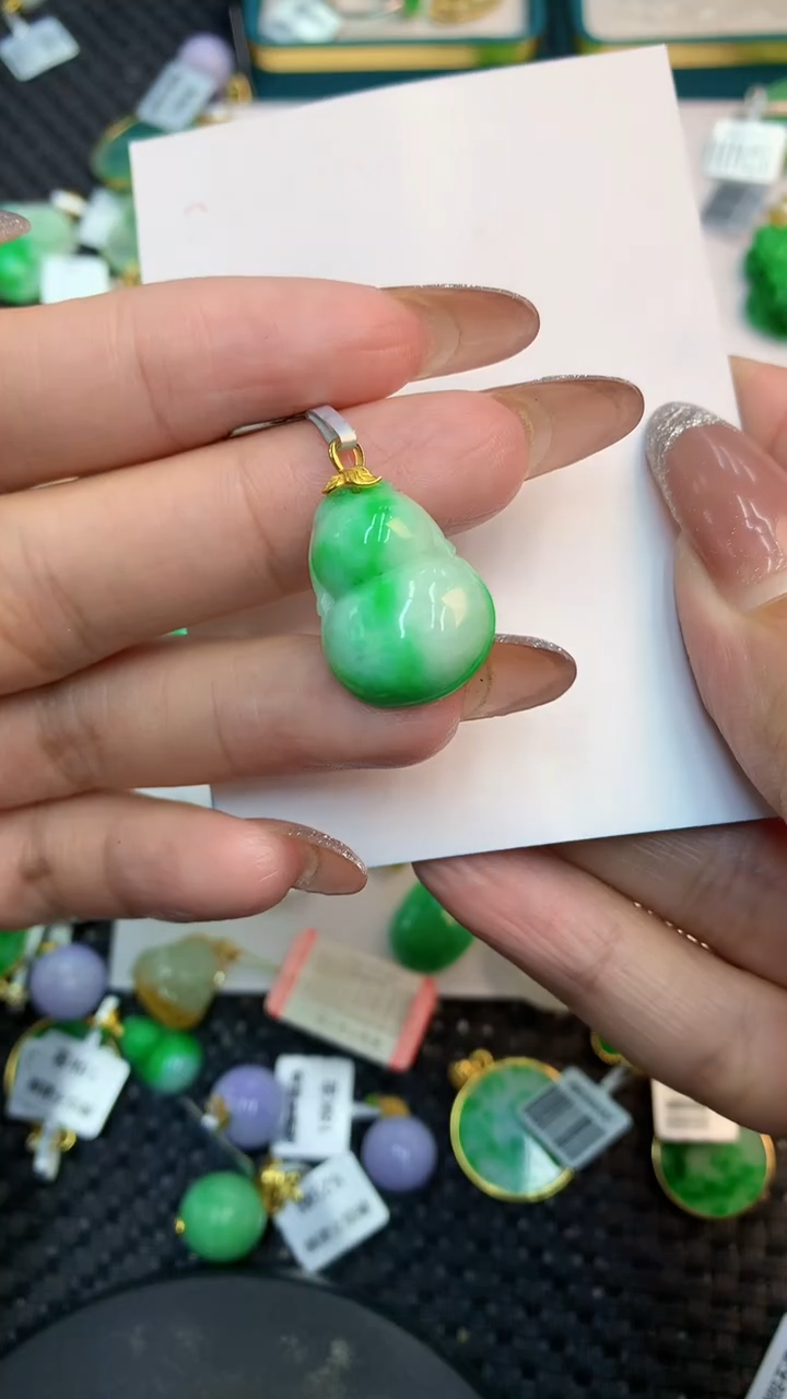 颈饰18K金镶嵌翡翠1