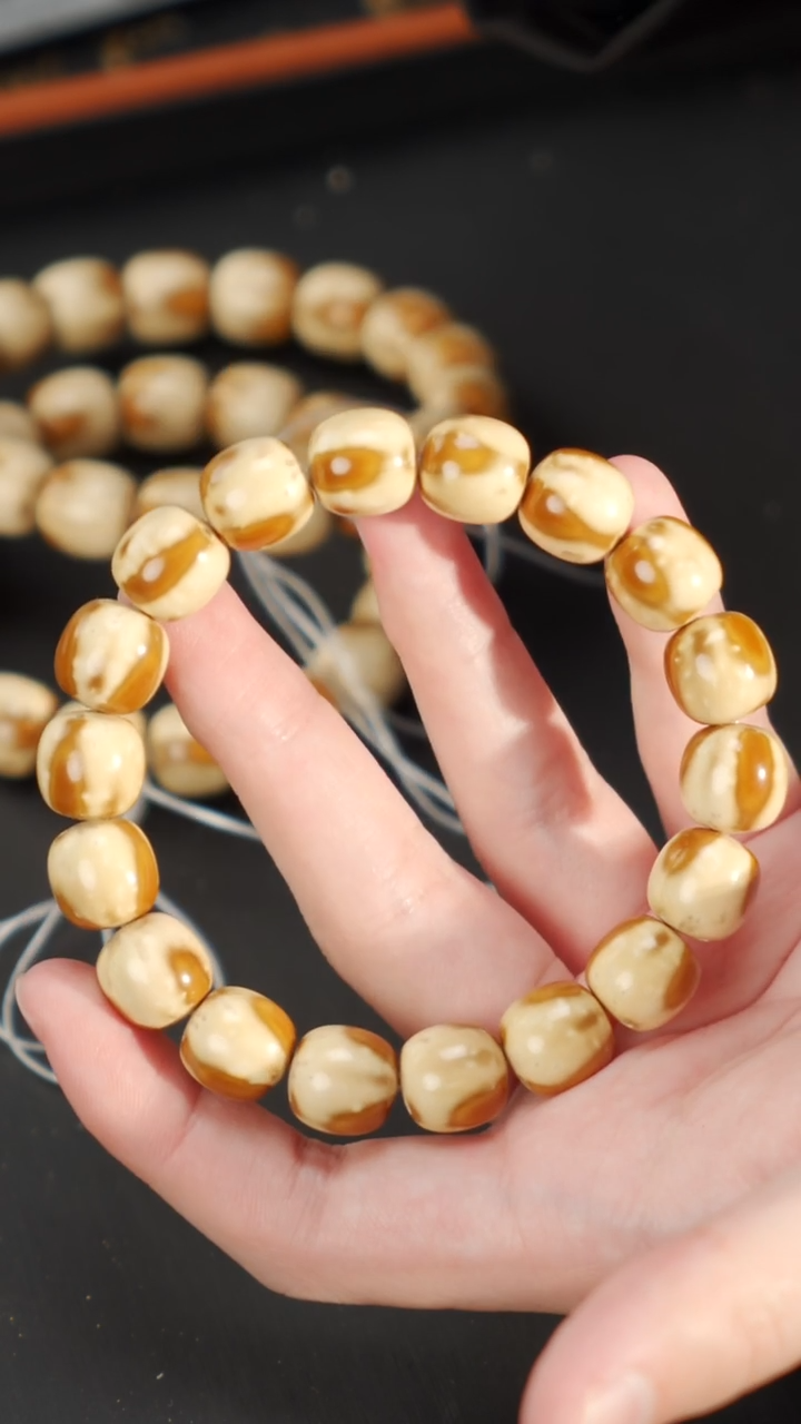 【闪购商品】紫金鼠手串油核花皮老型12+