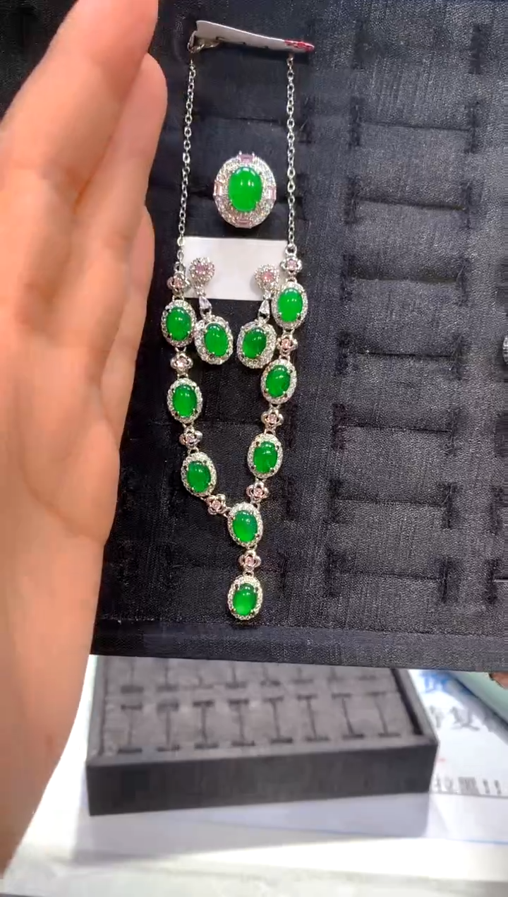 【闪购商品】定制翡翠未镶嵌24-多样性发货（发其一）