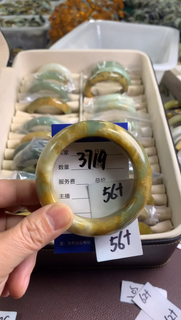 【闪购商品】蛇纹石玉手镯未镶嵌3719