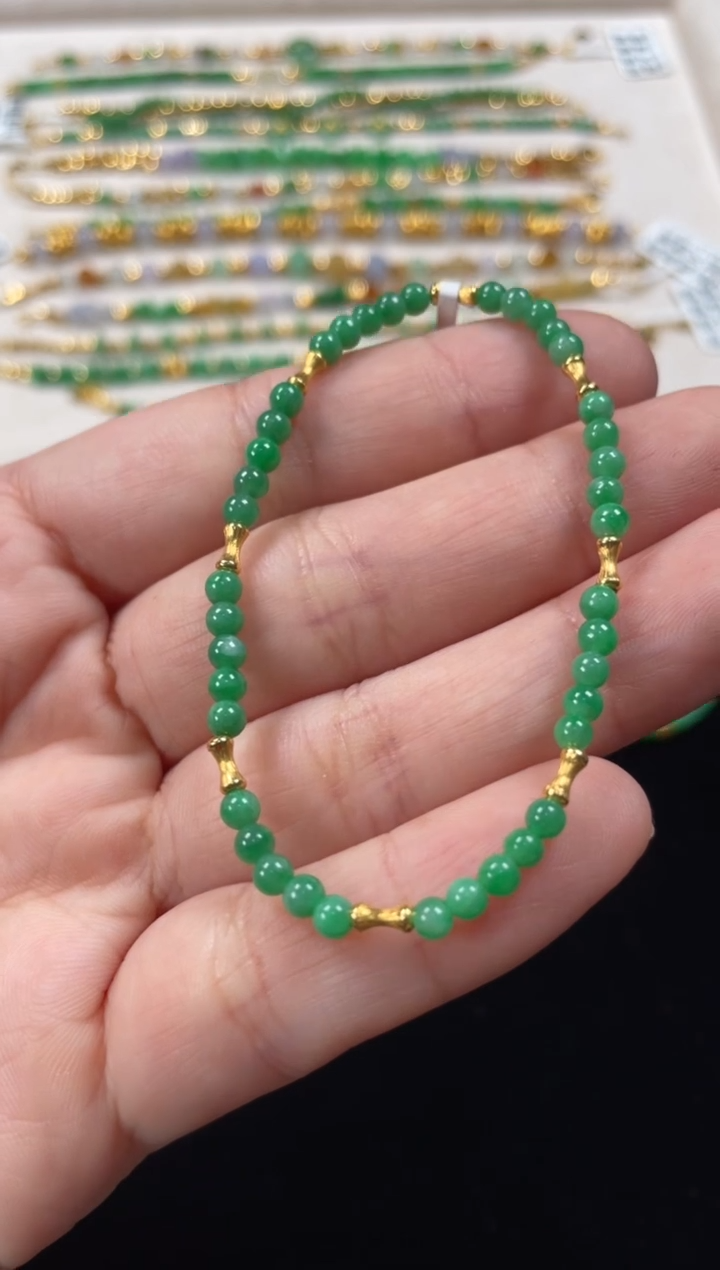 18K金镶嵌手串翡翠一条   P548
