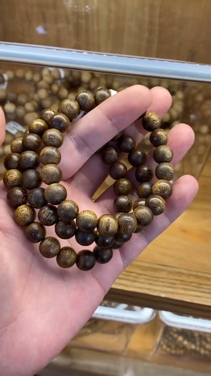 沉香手串 海南莺歌绿圆珠单圈虫漏1.0多样性发其一