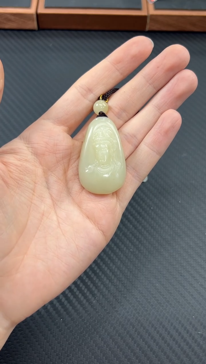 【闪购商品】和田玉吊坠(赠链)未镶嵌且末金山微色差吊坠