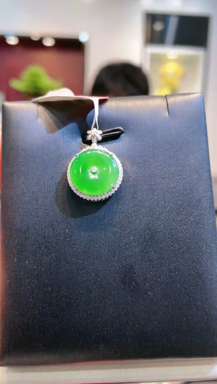 【闪购商品】翡翠颈饰18K金镶嵌A31天然A货翡翠吊坠