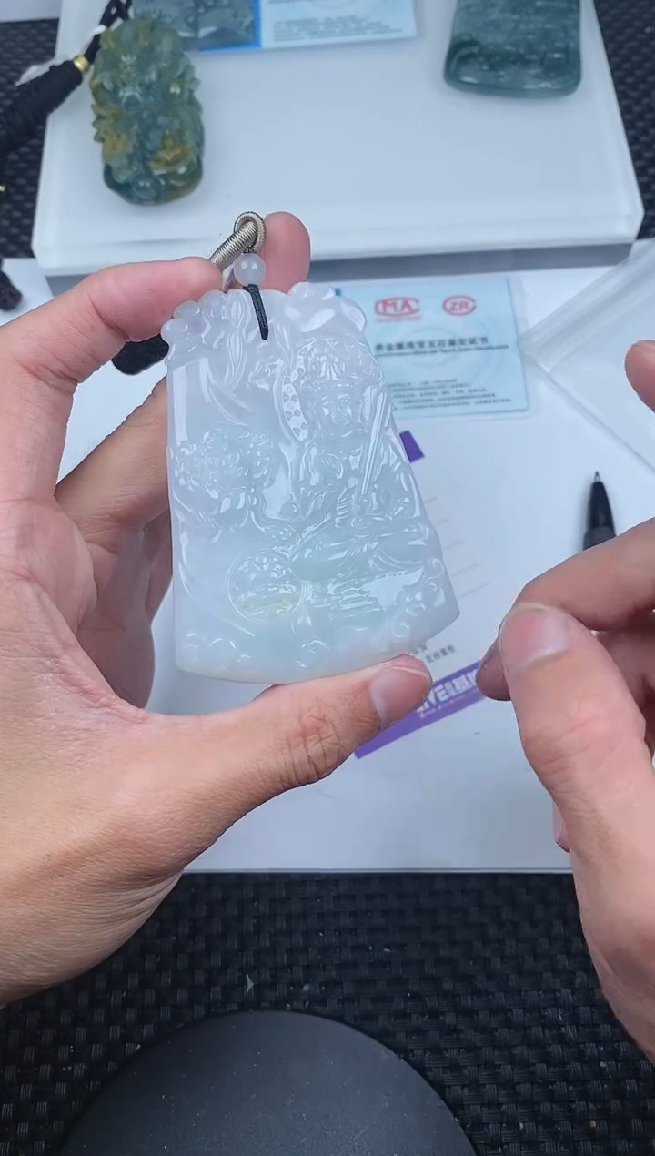 【闪购商品】翡翠颈饰未镶嵌          