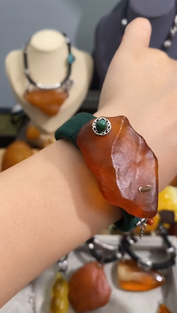 未镶嵌琥珀裸石似玉