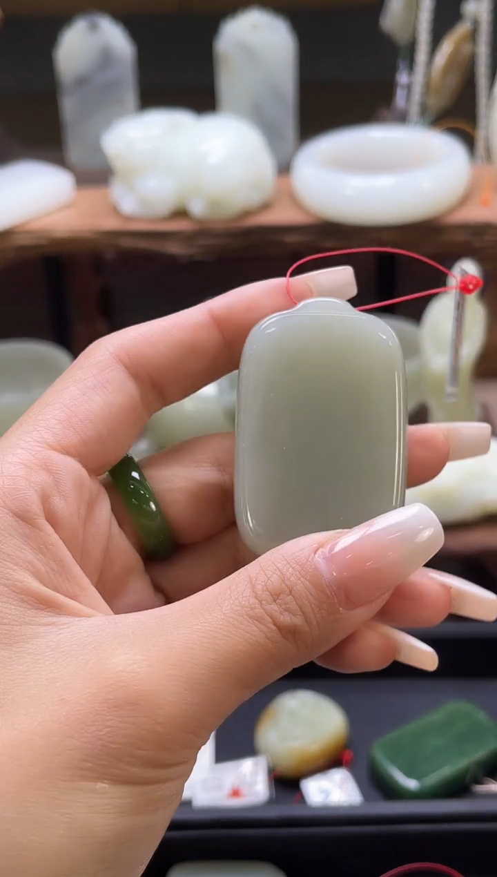 【闪购商品】和田玉吊坠未镶嵌且末青白光面无事牌31098