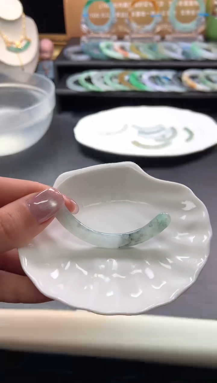【闪购商品】翡翠颈饰未镶嵌玉璜