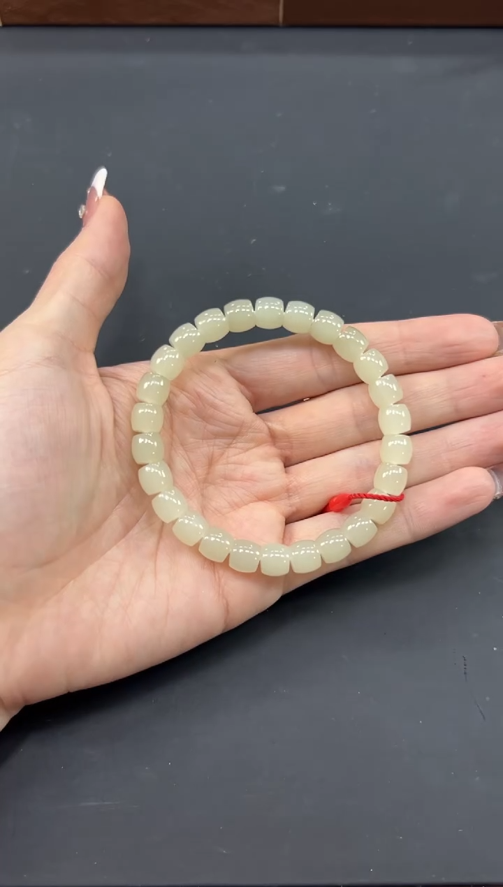 【闪购商品】和田玉手串未镶嵌且末微色差近矿卡8直切手串
