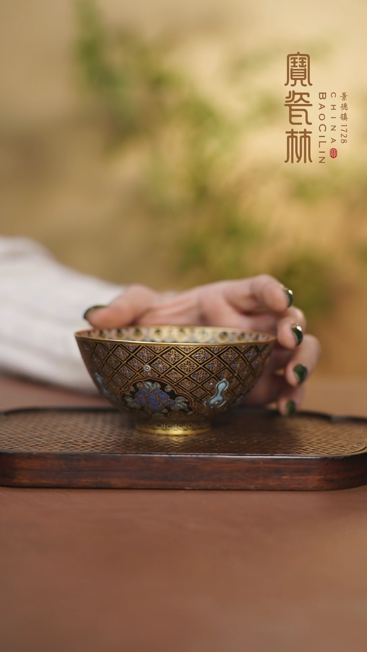 【闪购商品】宝瓷林黑地描金珐琅彩主人杯