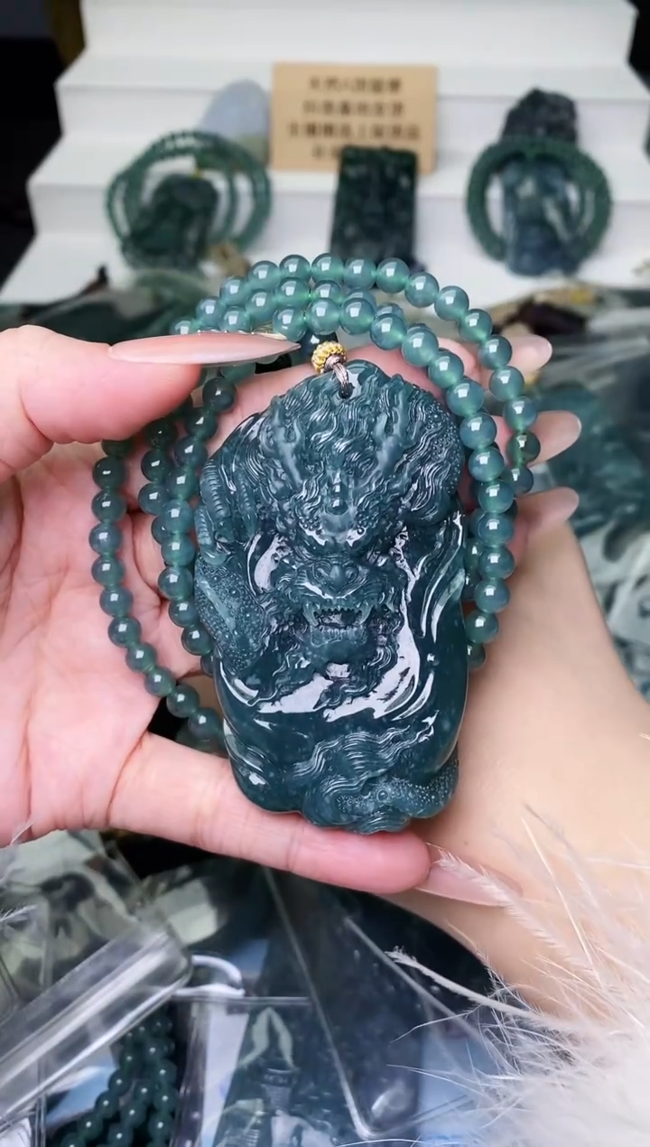 颈饰未镶嵌翡翠龙**下 