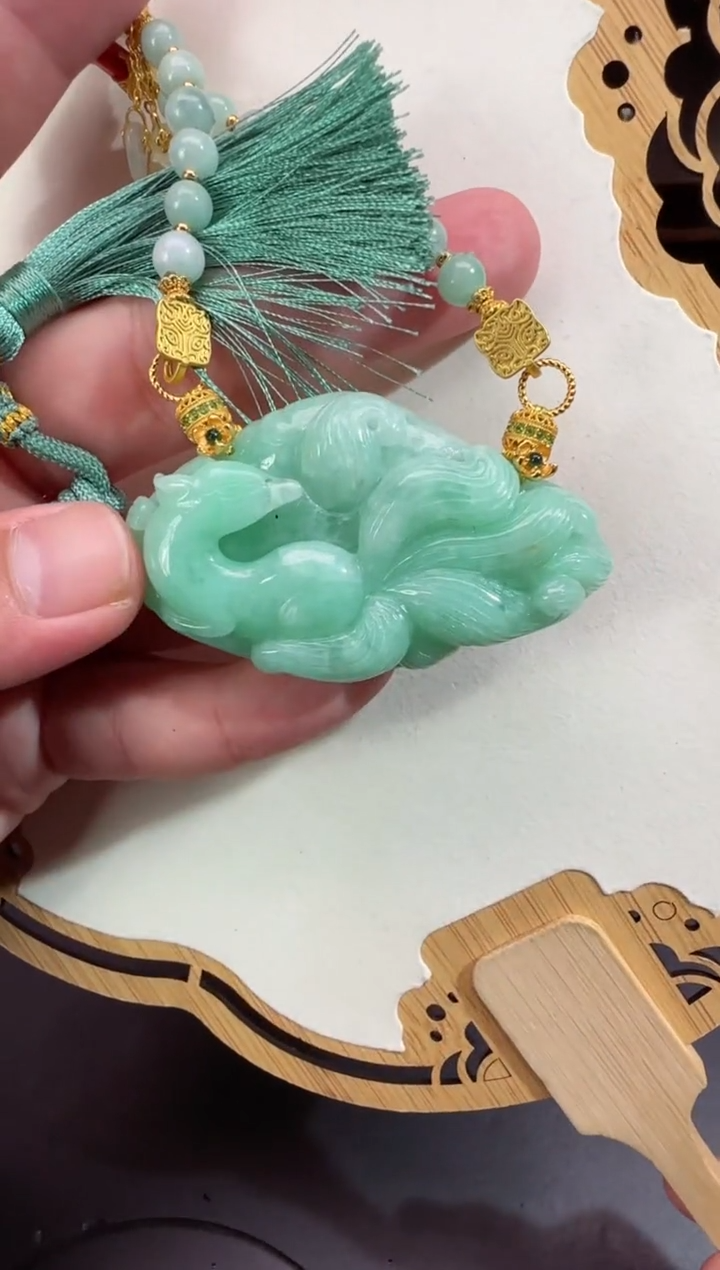 【闪购商品】翡翠颈饰未镶嵌牌子