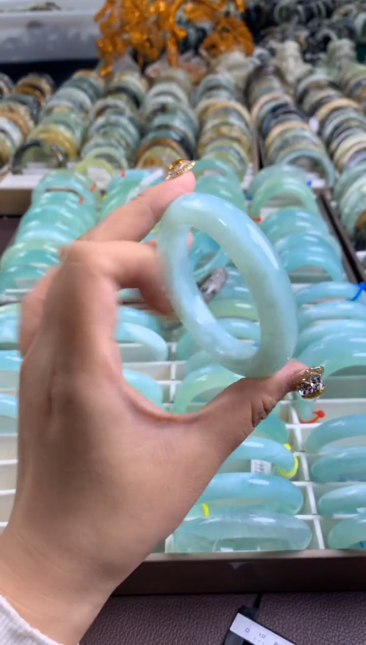 【闪购商品】蛇纹石玉手镯未镶嵌1838