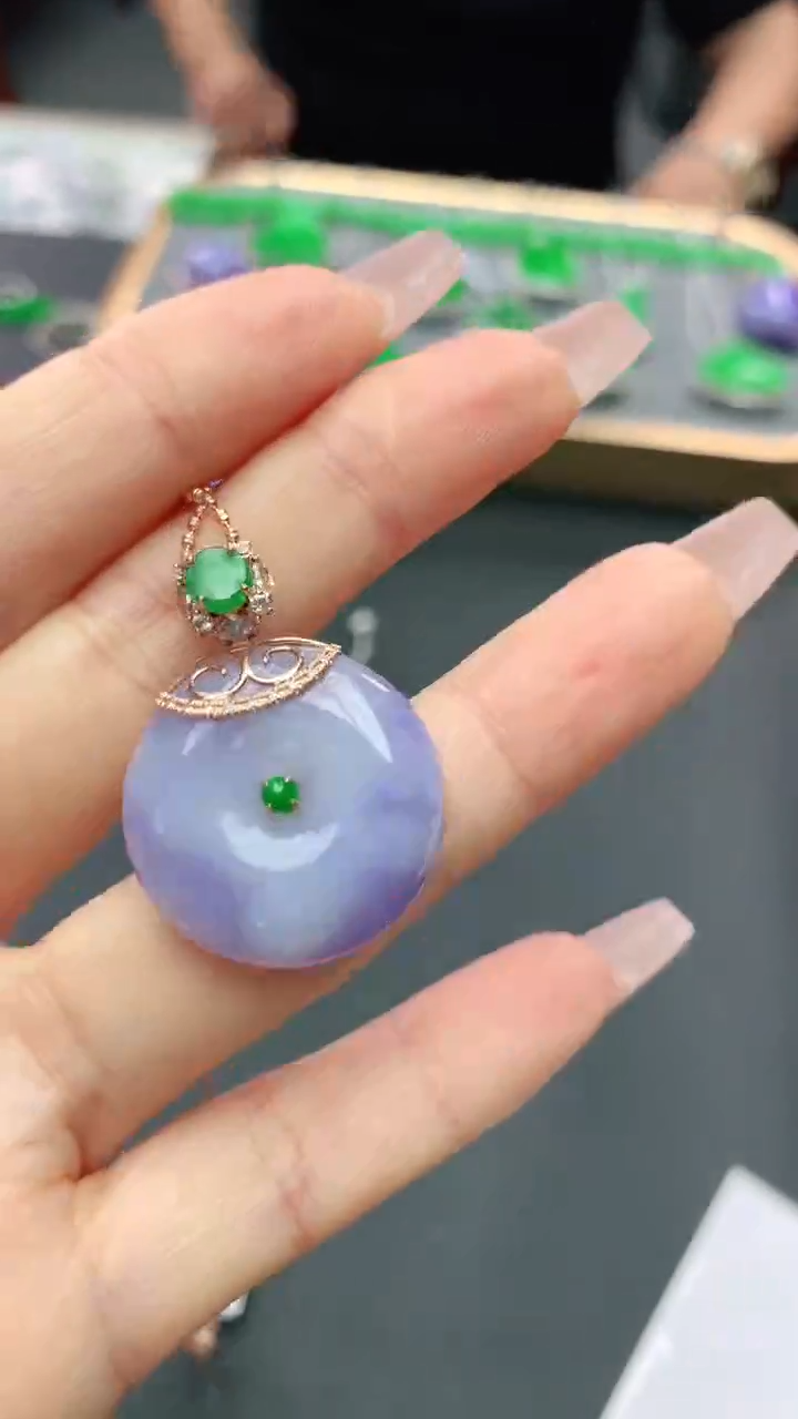 【闪购商品】翡翠颈饰18K金镶嵌赠礼盒证书