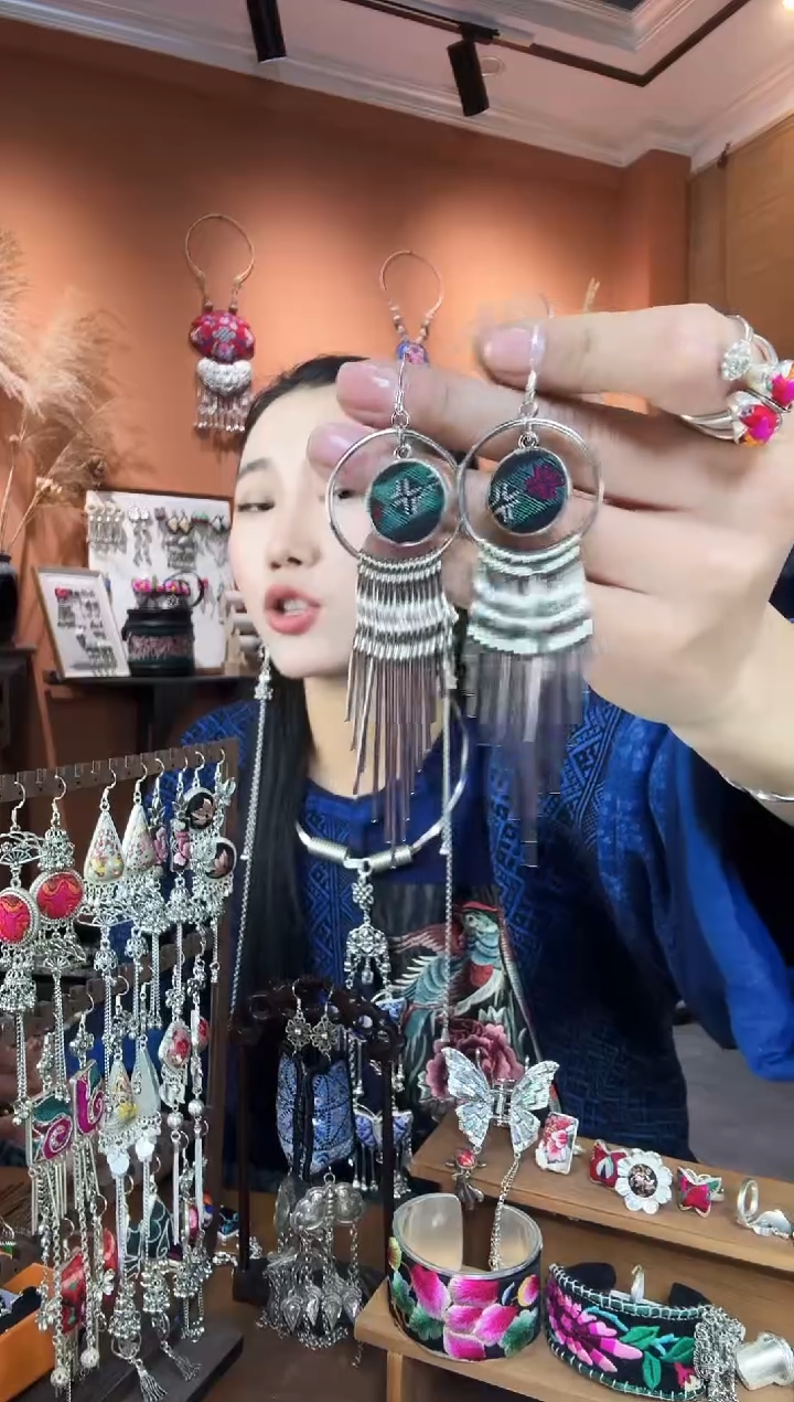 【闪购商品】刺绣纯手工民族风耳环