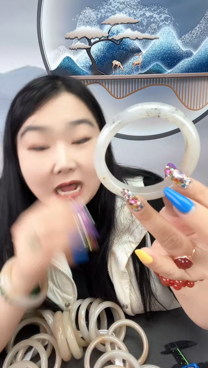 未镶嵌62圈口密玉水墨密玉（石英质玉）镯子