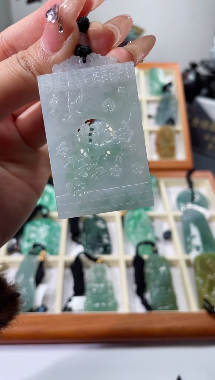 【闪购商品】翡翠颈饰未镶嵌喜上眉梢