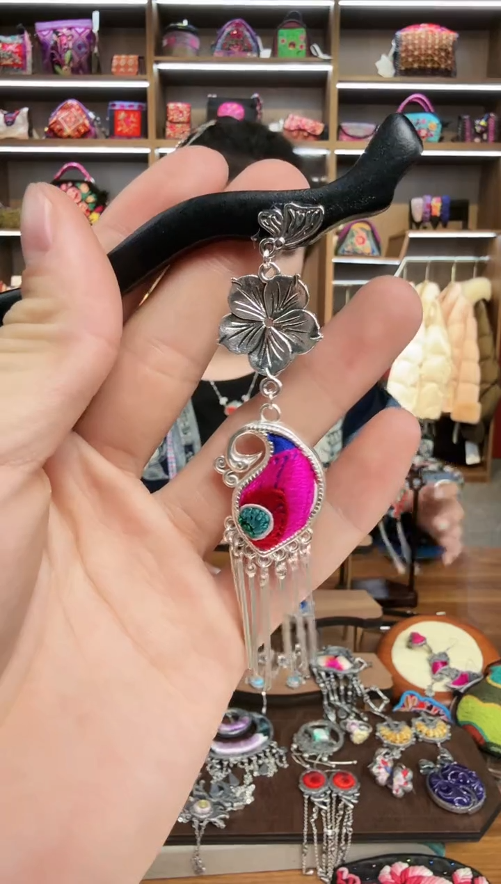 【闪购商品】织绣164蒙阿苏苗绣传承