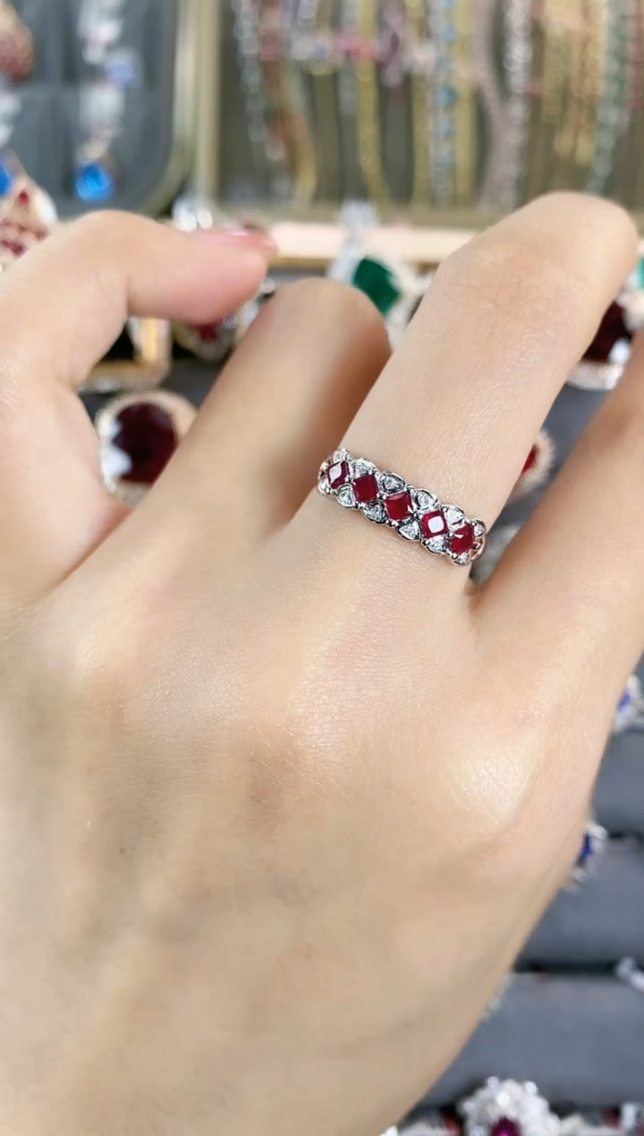 【闪购商品】戒指18K金镶嵌红宝石一个