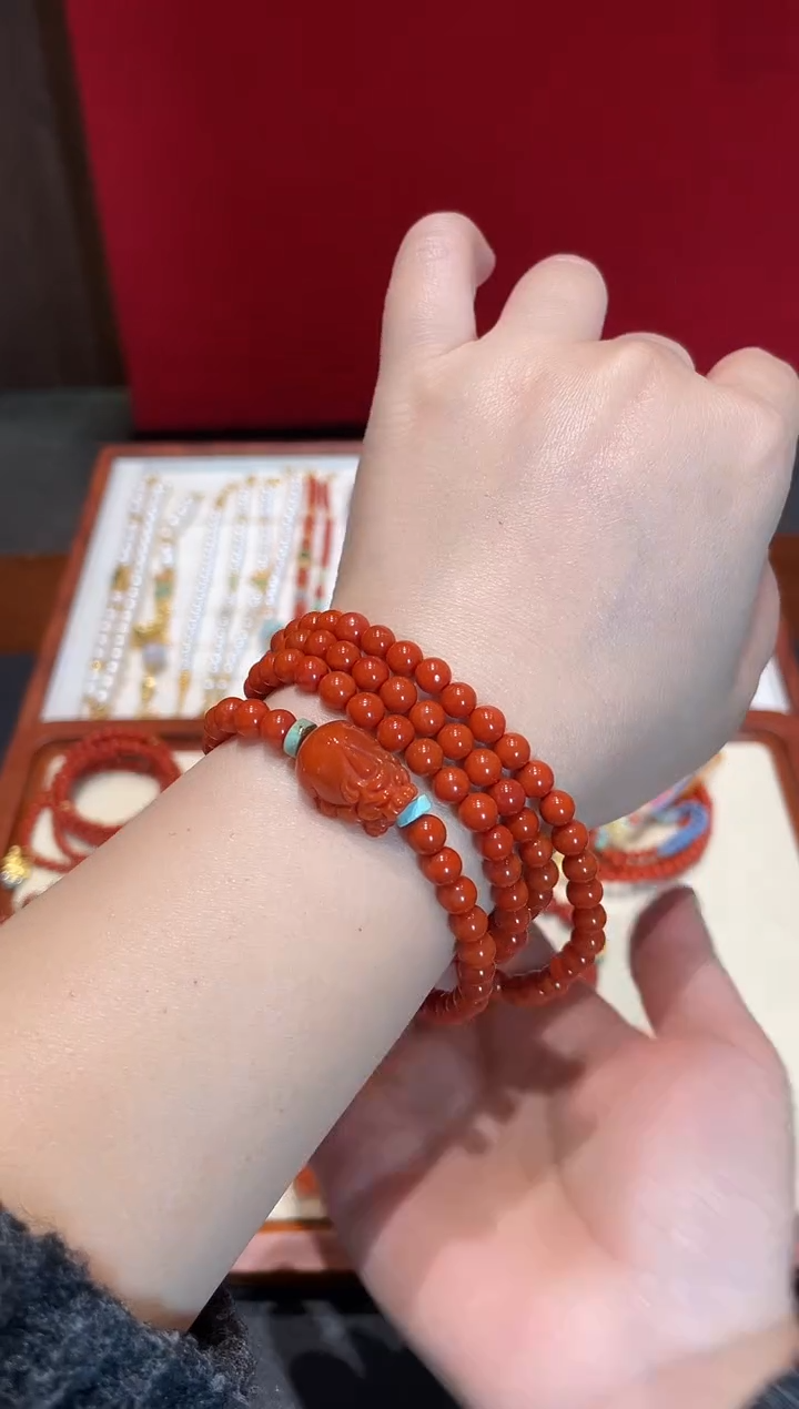 颈饰未镶嵌南红玛瑙貔貅