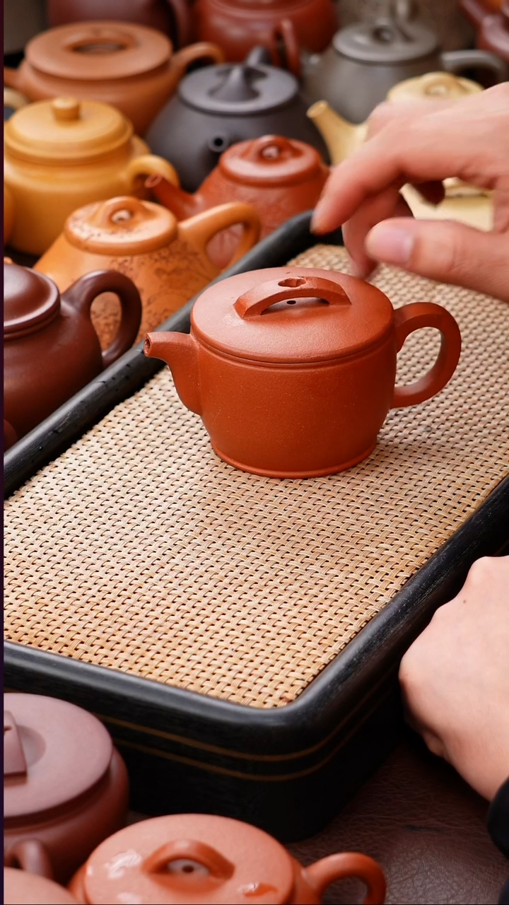 茶壶紫砂微微瑕 汉瓦 精挑红降坡