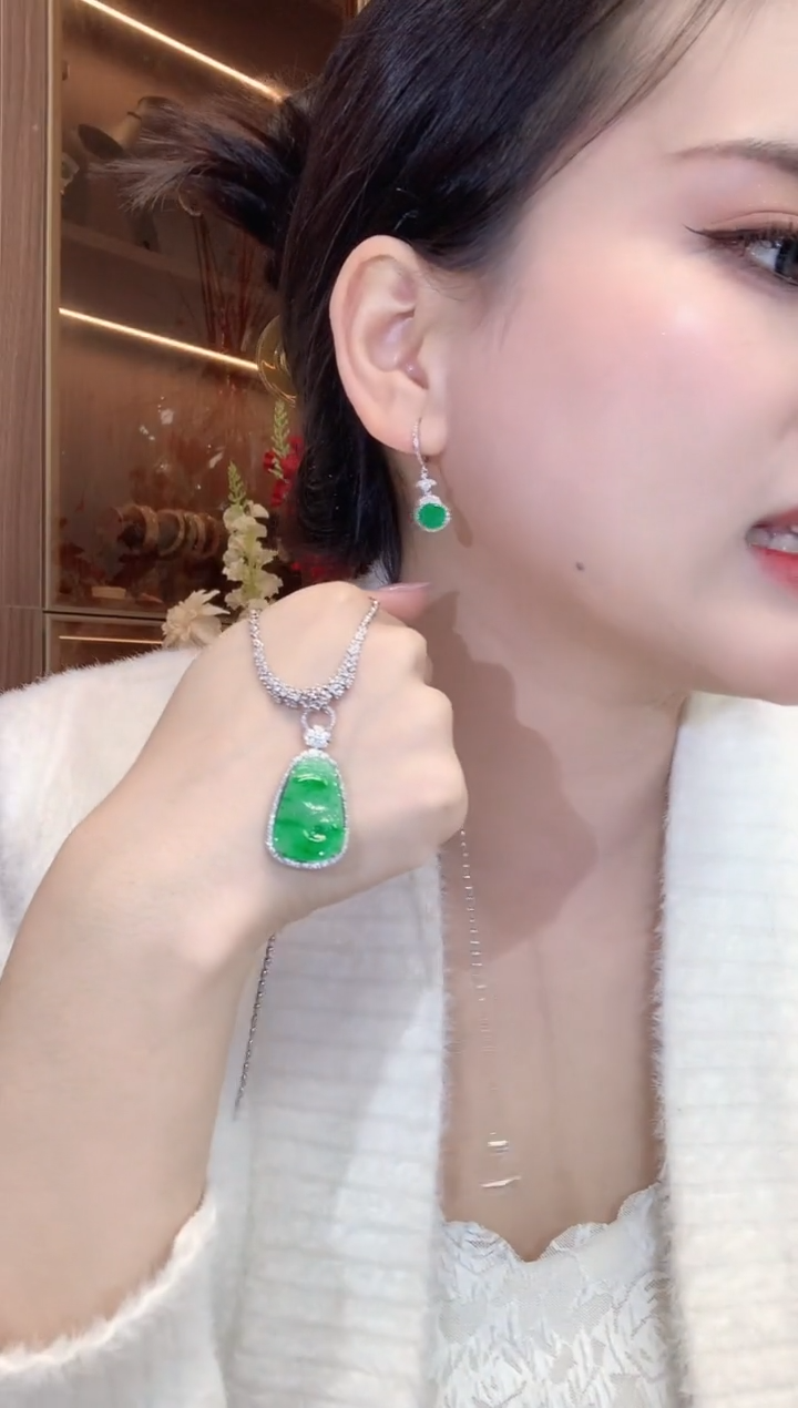 【闪购商品】翡翠吊坠(不含链)18K金镶嵌C10