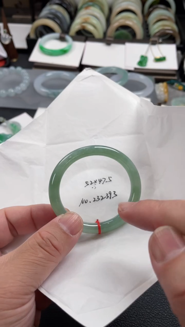 【闪购商品】翡翠手镯未镶嵌52贵妃