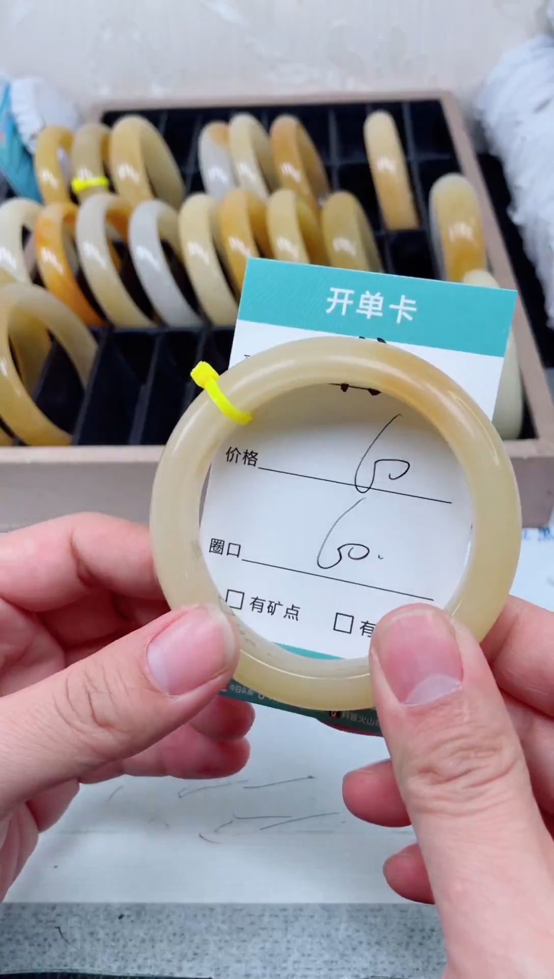 【闪购商品】石英质玉手镯未镶嵌130