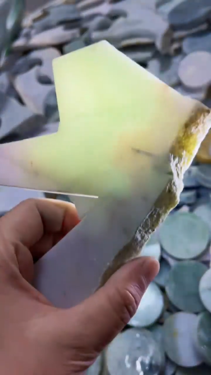 【闪购商品】翡翠挂件未镶嵌A货康壹976