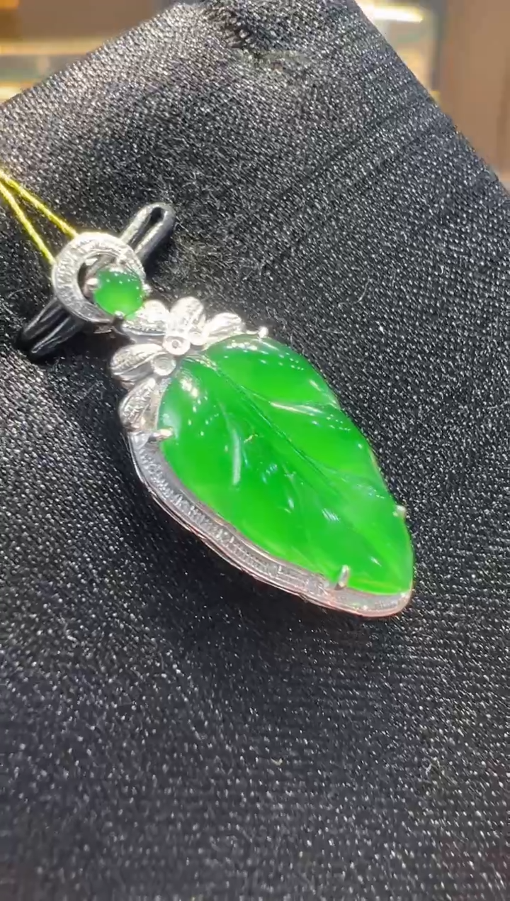 【闪购商品】翡翠吊坠(不含链)18K金镶嵌                 