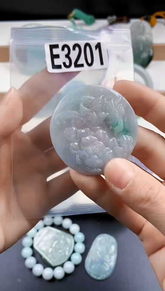 颈饰未镶嵌翡翠天然翡翠吊坠挂件