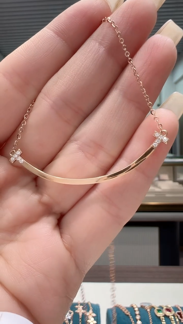 【闪购商品】钻石颈饰18K金镶嵌镶钻酒窝微笑项链K红