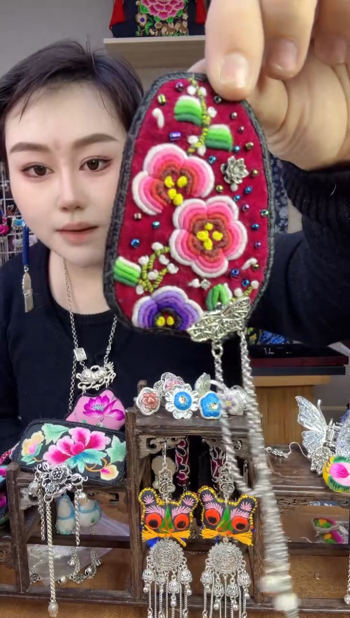 【闪购商品】刺绣纯手工苗绣非遗掰掰夹