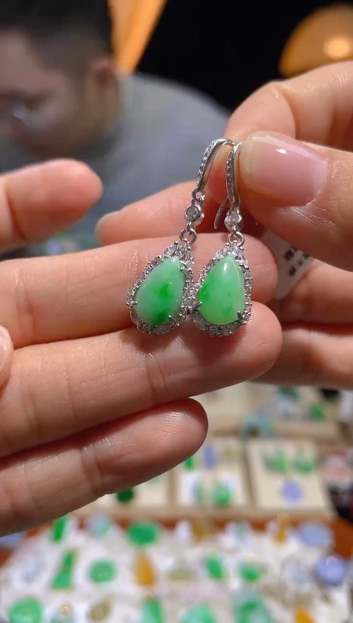 【闪购商品】翡翠颈饰未镶嵌假一赔三