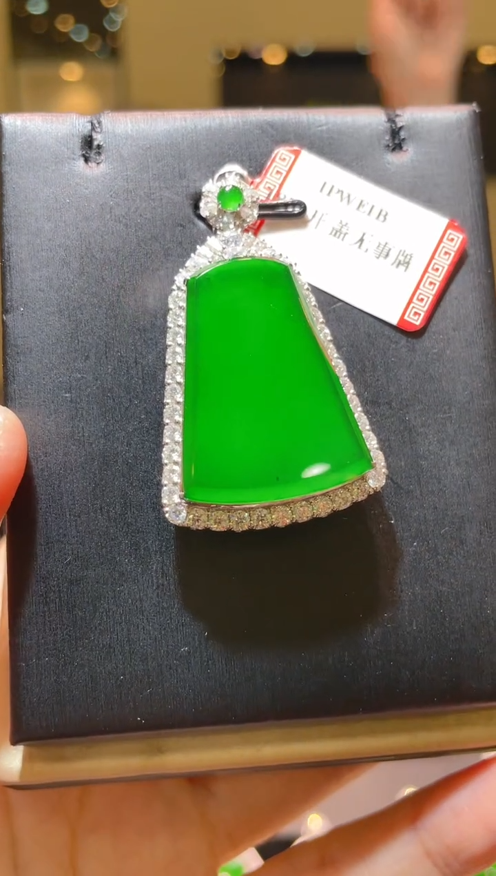 【闪购商品】翡翠吊坠(赠链)18K金镶嵌A63