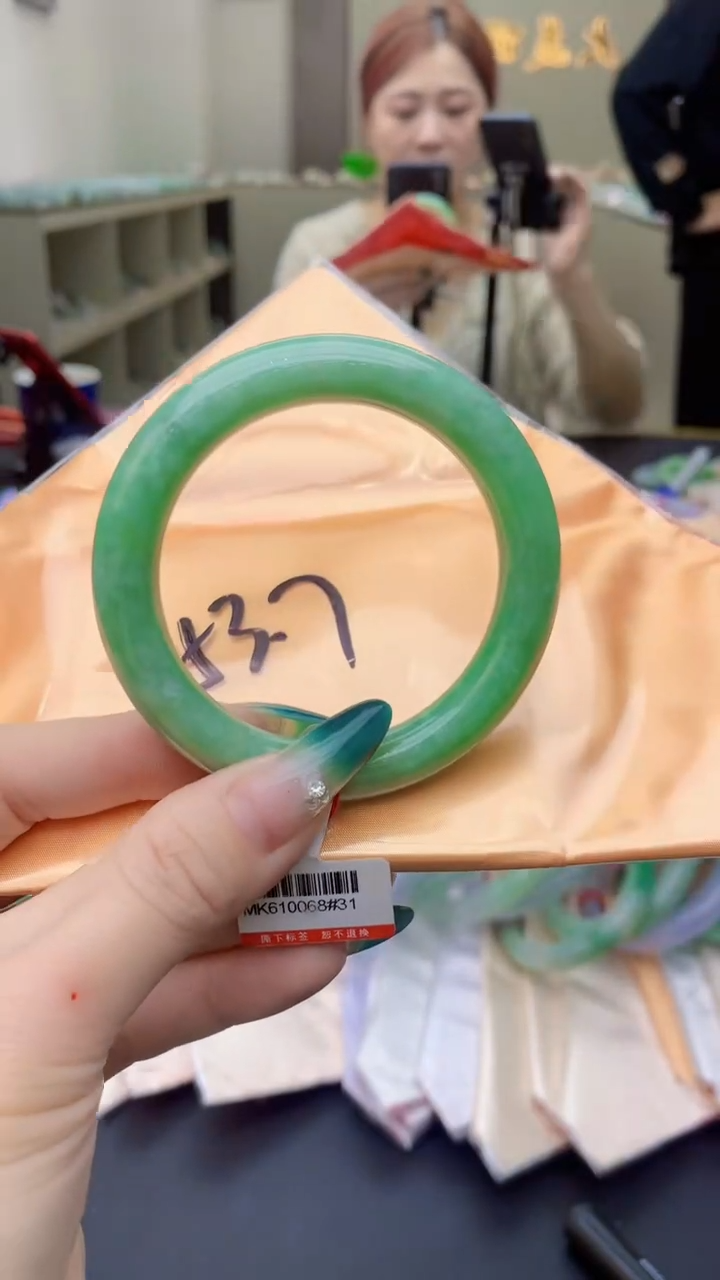【闪购商品】翡翠手镯未镶嵌0917694017