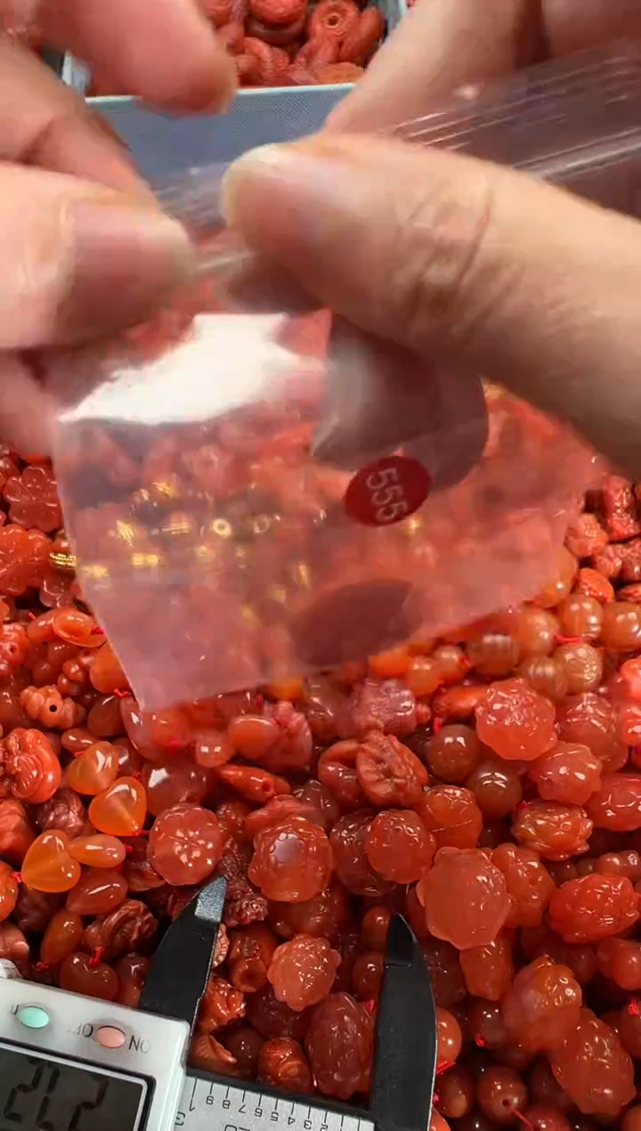 【闪购商品】南红玛瑙颈饰未镶嵌1