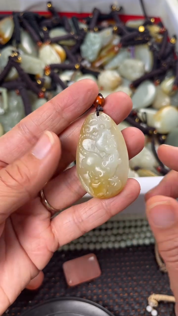 【闪购商品】和田玉颈饰未镶嵌多样性发货没有证书拍一发一有瑕