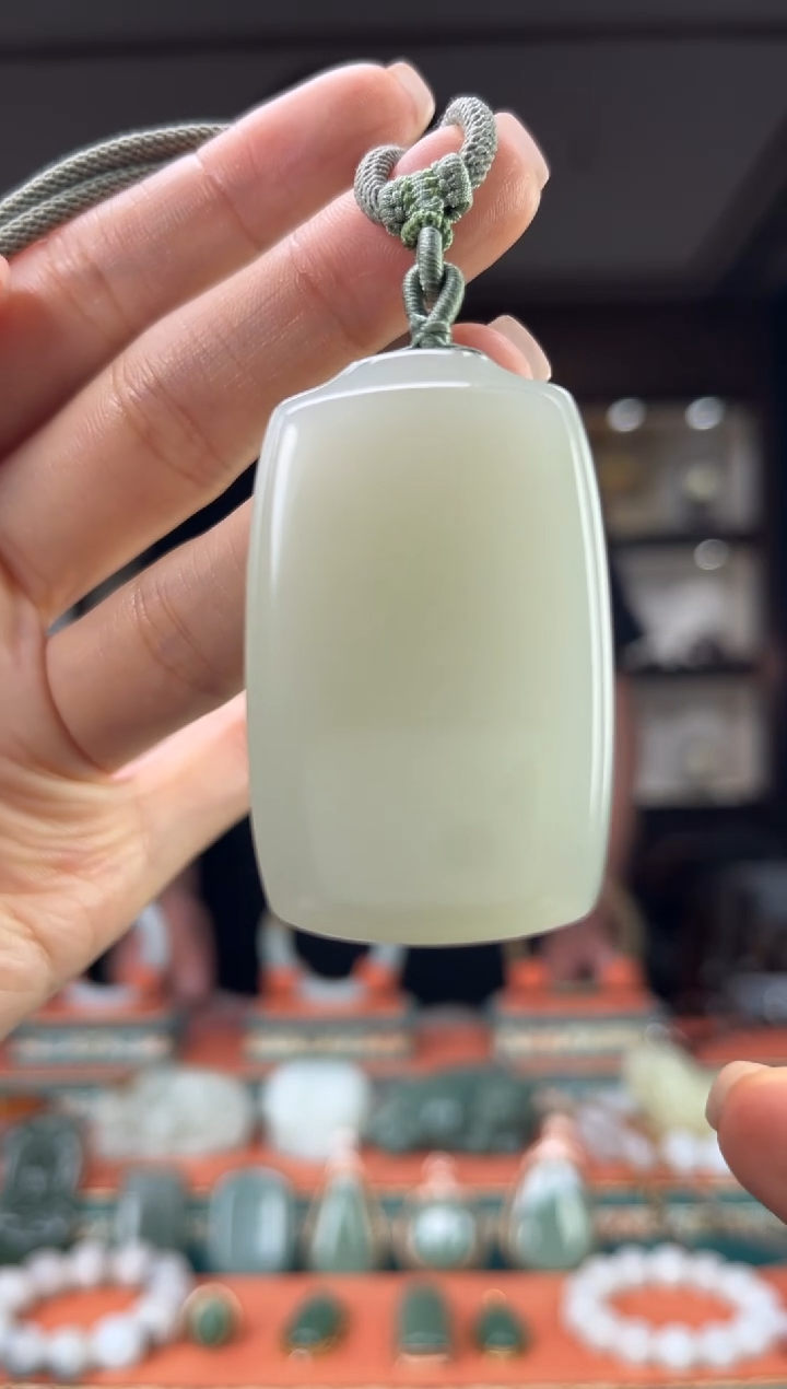 和田玉未镶嵌颈饰佩佩