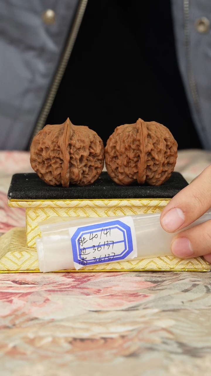 【闪购商品】文玩核桃把件非嫁接元宝有修