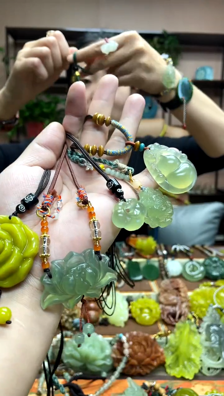 未镶嵌岫玉吊坠·