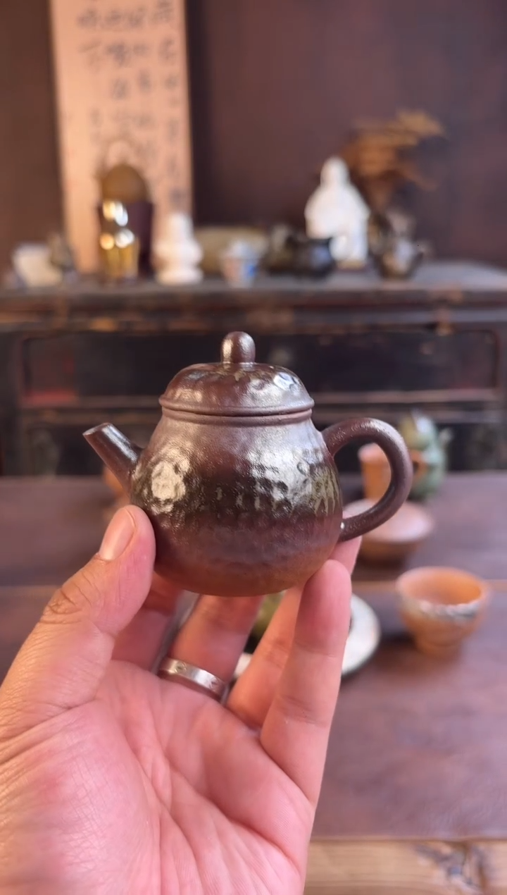 瓷片锤纹小壶啊啊啊