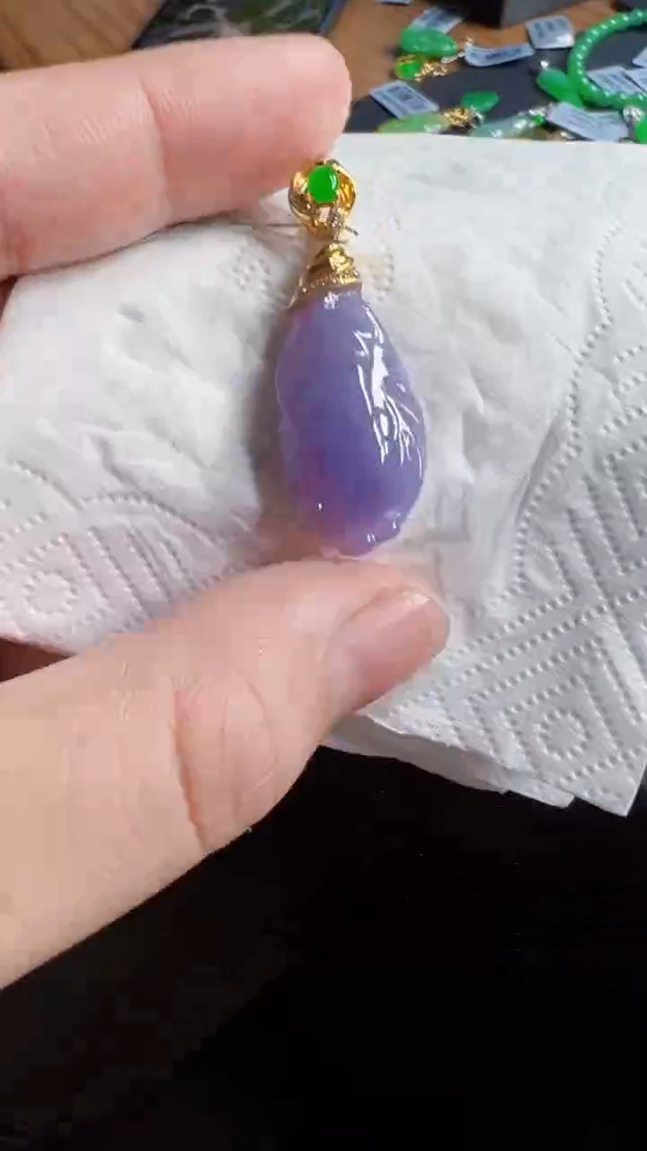颈饰18K金镶嵌翡翠随型