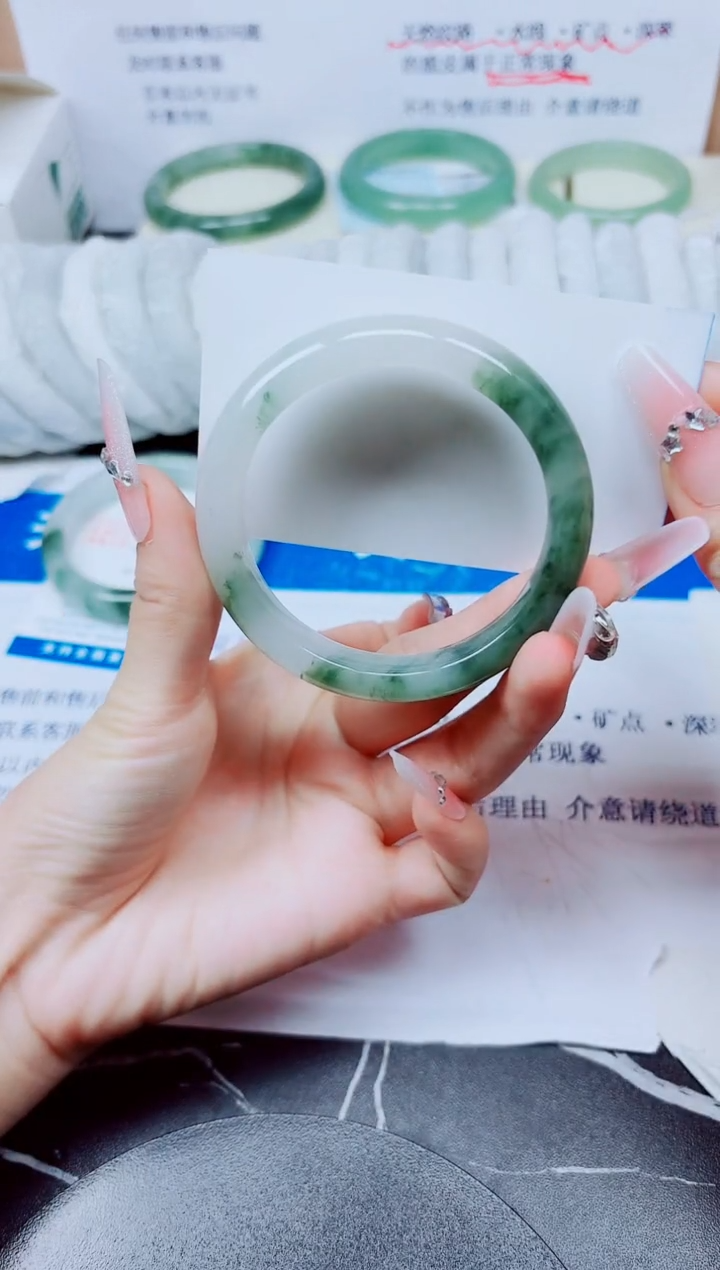 未镶嵌手镯石英质玉234/56.3
