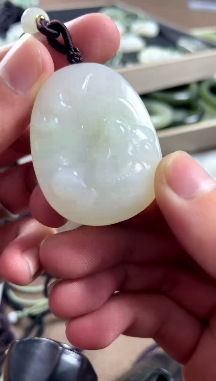 颈饰未镶嵌和田玉佛公