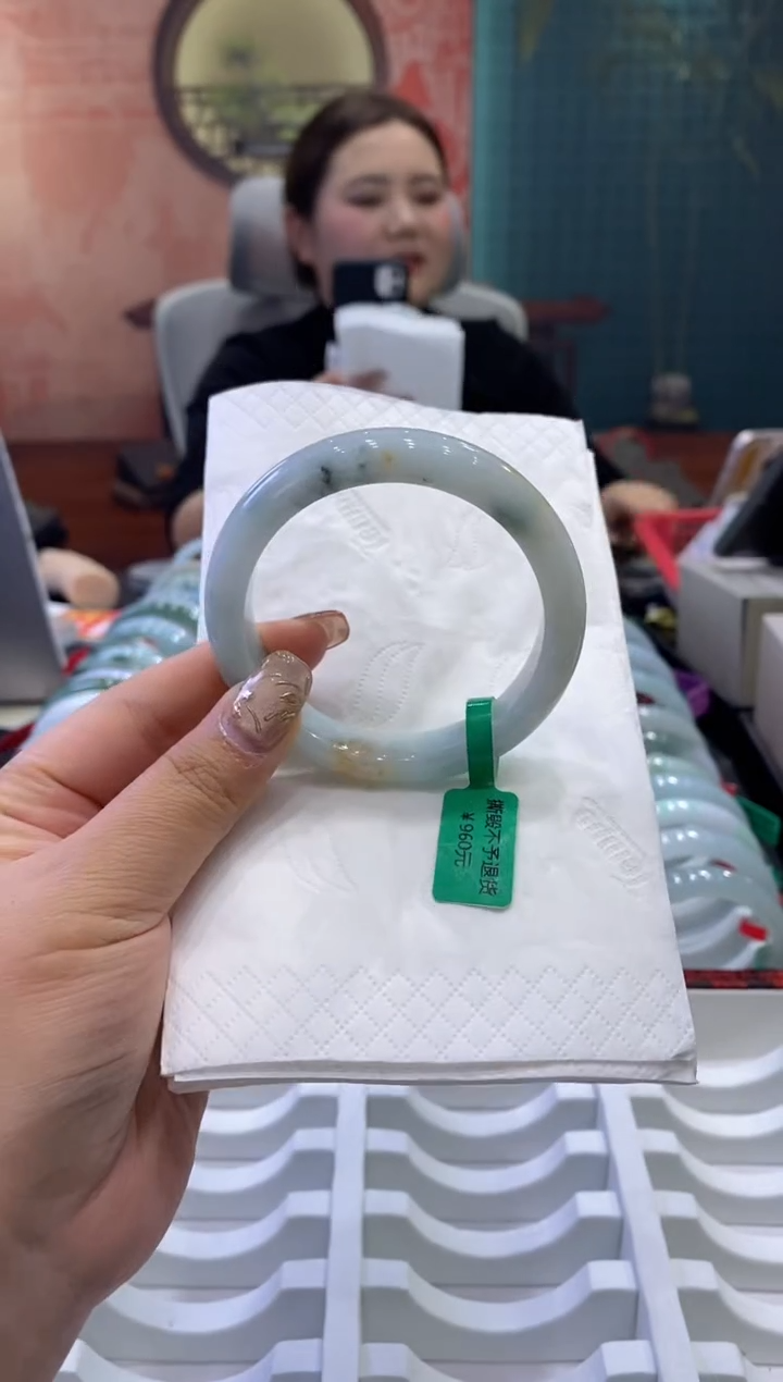 【闪购商品】翡翠手镯未镶嵌多人0012217