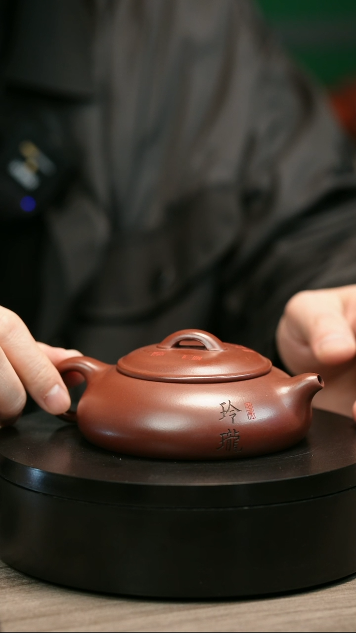 茶壶紫砂尚*H2357李传荣刻绘乳瓢
