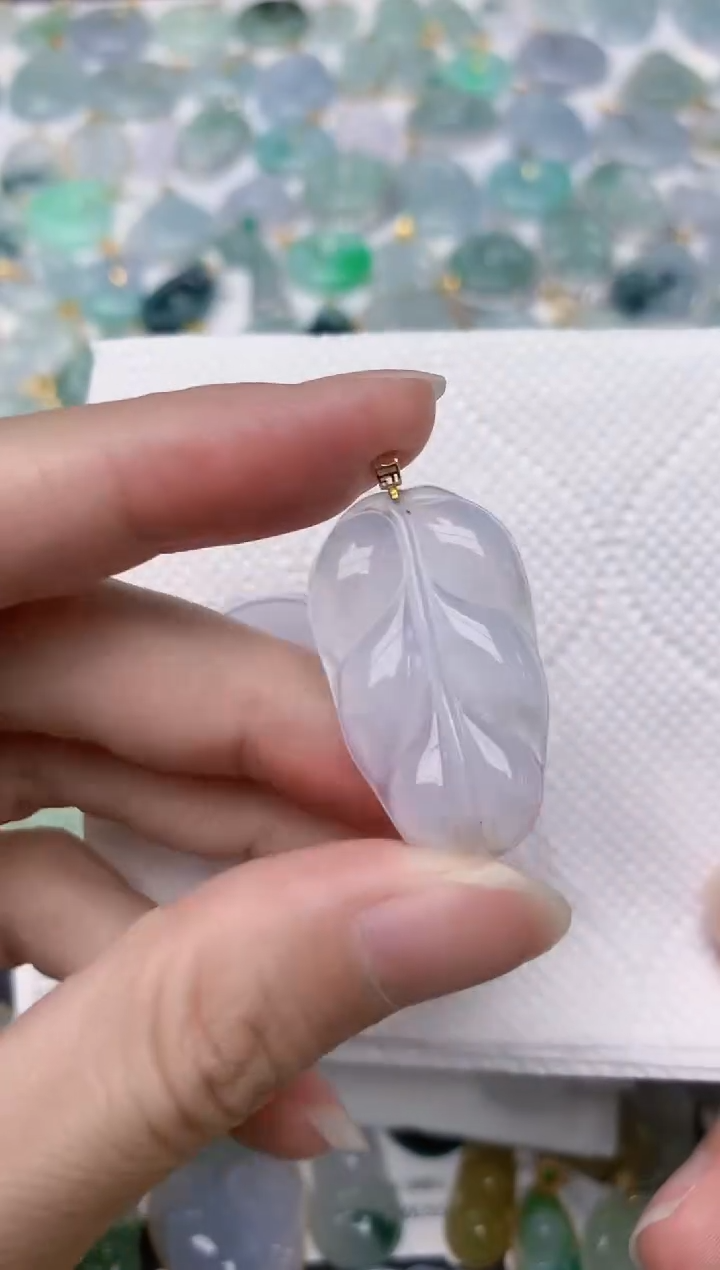 颈饰18K金镶嵌翡翠天然A货翡翠