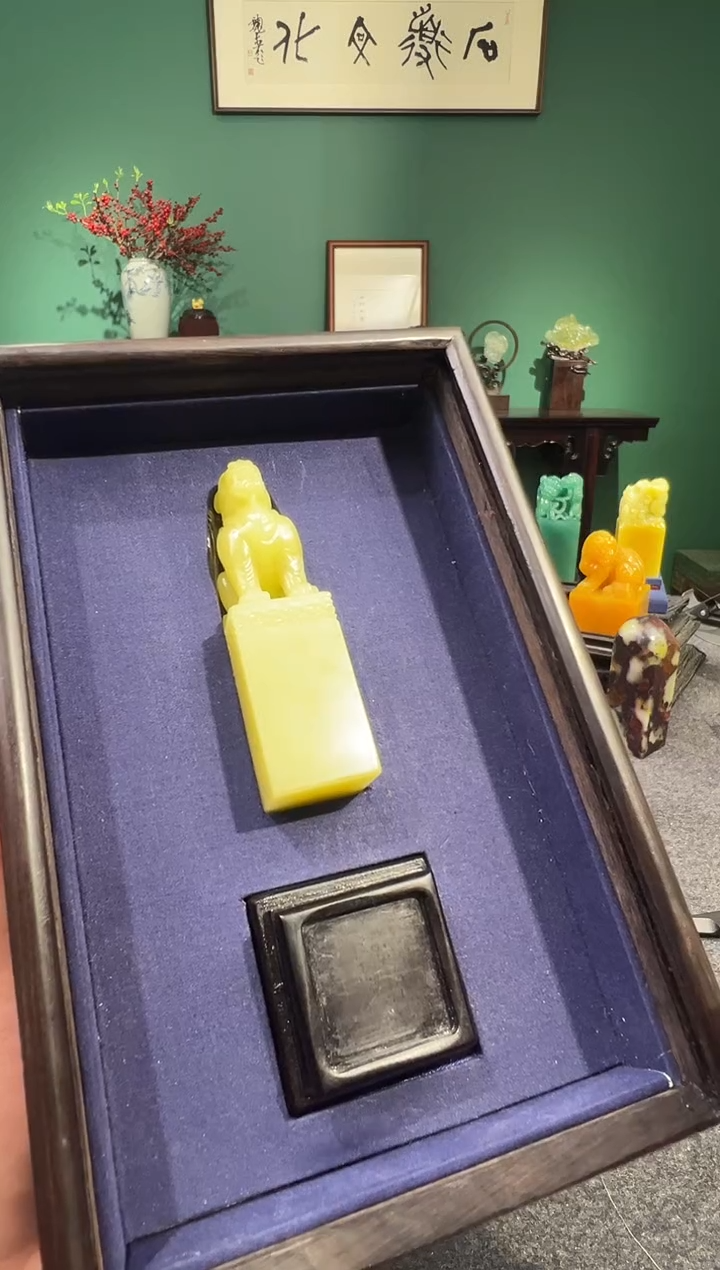 【闪购商品】青田石灯光冻瑞兽钮