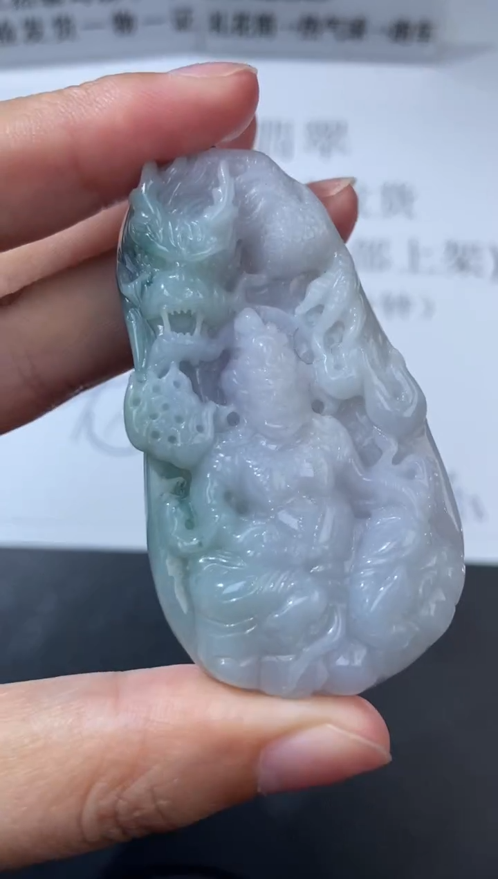 未镶嵌挂件翡翠373595     多人 